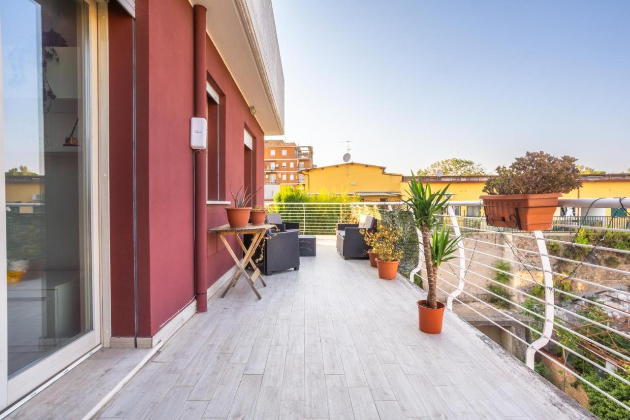 Ferienwohnung Urban Retreat -Private Parking+Terrace Rom Exterior foto