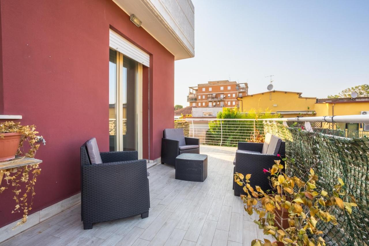 Ferienwohnung Urban Retreat -Private Parking+Terrace Rom Exterior foto