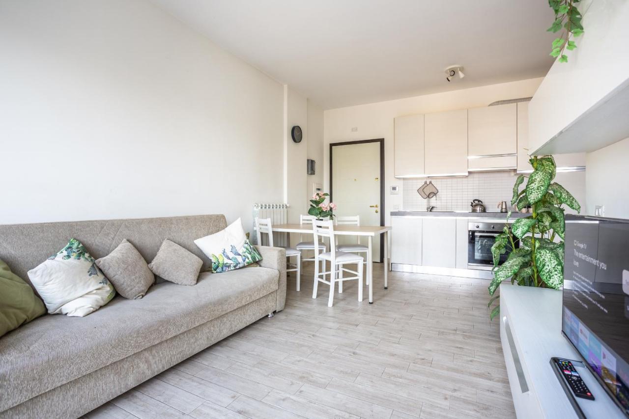 Ferienwohnung Urban Retreat -Private Parking+Terrace Rom Exterior foto