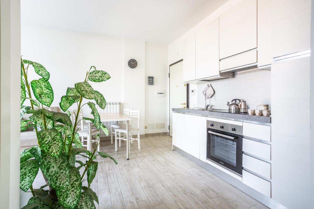 Ferienwohnung Urban Retreat -Private Parking+Terrace Rom Exterior foto